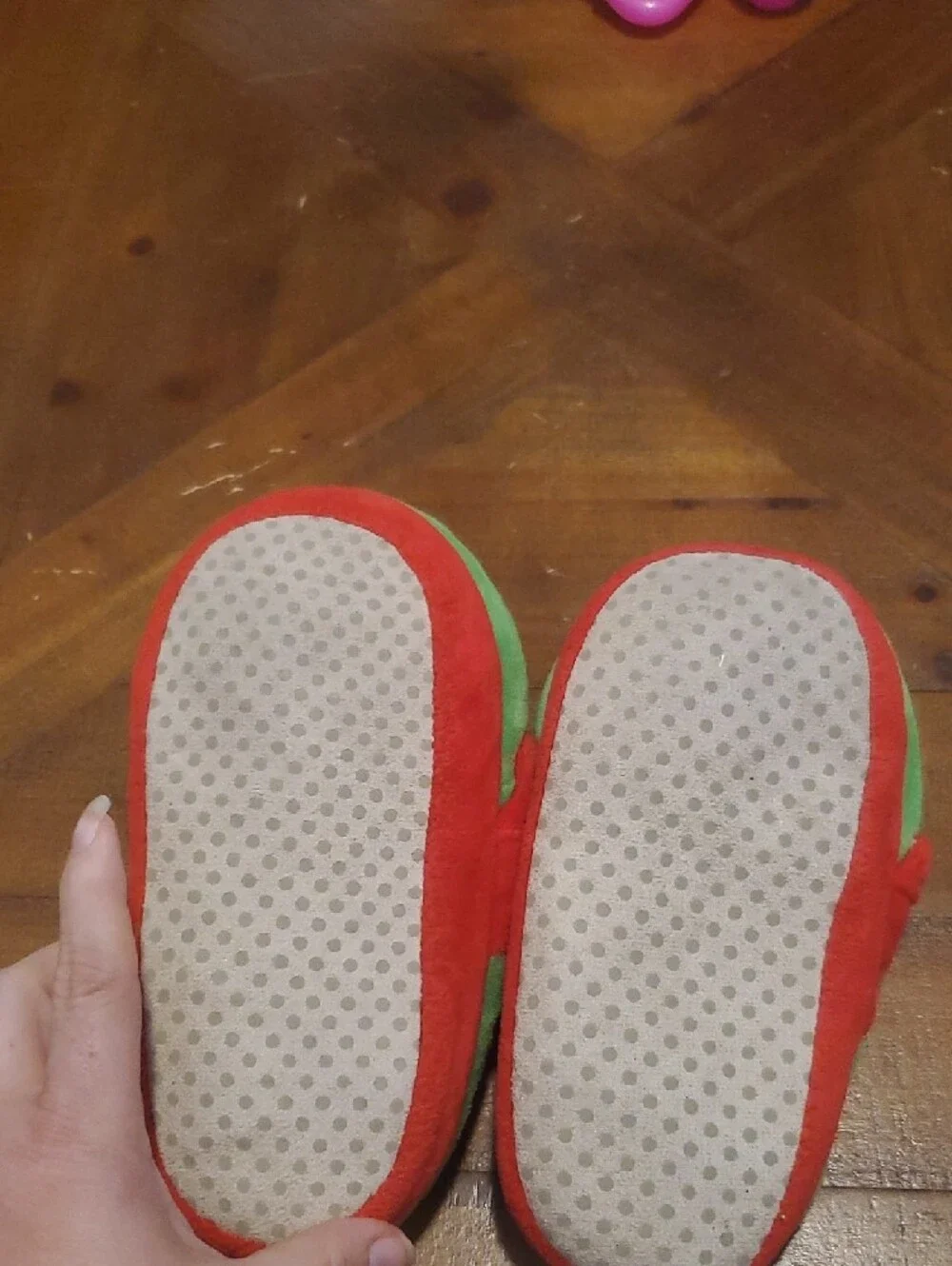 🐻  Kids Plush Elf Slippers - Green with Red Accent